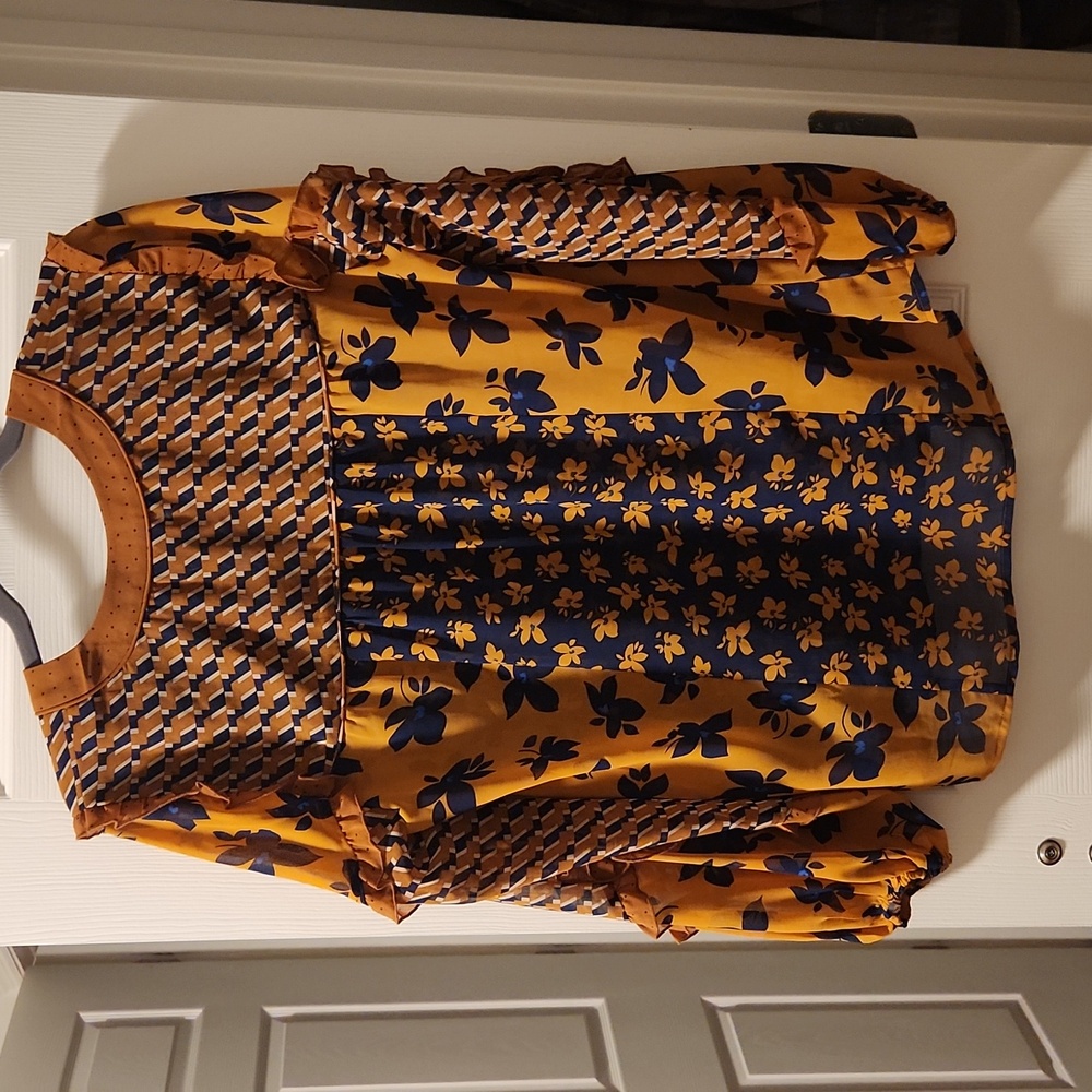 Cabi Sheer Blouse - Picture 3 of 3